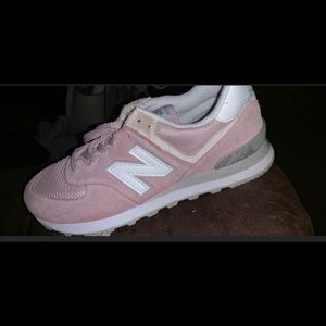 New balance tennis shoes